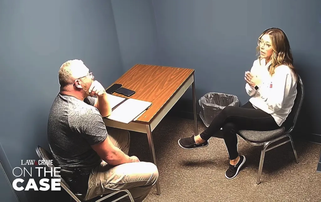 intervistim-policor-sekretare-shkolle-indiana
