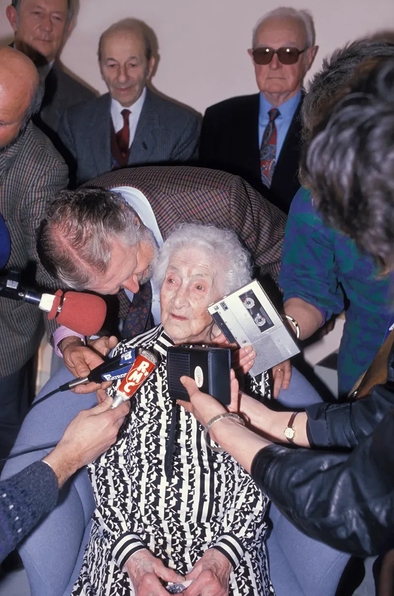 Jeanne Calment në vitin 1989 në moshën 114-vjeçare gjatë një interviste me gazetarë